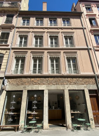 
                                                                                        Vente
                                                                                         Appartement cosy et lumineux • dans bel immeuble • très proche Universités • Lyon 7