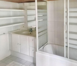 
                                                                                        Location
                                                                                         Appartement cosy, lumineux, orienté sud