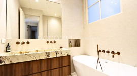 
                                                                                        Location
                                                                                         APPARTEMENT D’EXCEPTION – 3 CHAMBRES – MUETTE OCDE