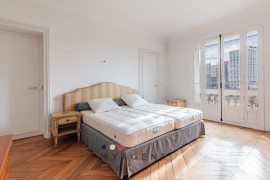 Location
                                                                                Appartement de prestige 218 m² avec dépendance