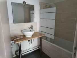 
                                                                                        Location
                                                                                         Appartement dans quartier calme et recherché