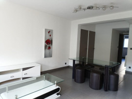 
                                                                                        Location
                                                                                         Appartement dans quartier calme et recherché