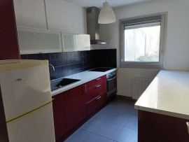 
                                                                                        Location
                                                                                         Appartement dans quartier calme et recherché