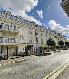 
                                                                                        Location
                                                                                         Appartement dans résidence récente et de standing