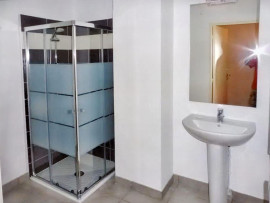 
                                                                                        Location
                                                                                         Appartement dans un immeuble neuf avec piscine