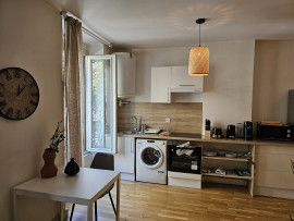 
                                                                                        Location
                                                                                         Appartement de 2 pièces meublé rénové à Lyon 7