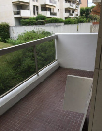
                                                                                        Location
                                                                                         Appartement de 3 pièces avec terrasse 1360€