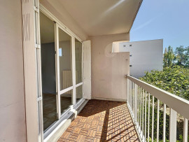 
                                                                                        Location
                                                                                         Appartement de type 4 - Balcon
