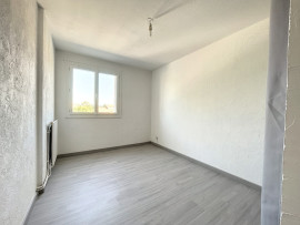 
                                                                                        Location
                                                                                         Appartement de type 4 - Balcon