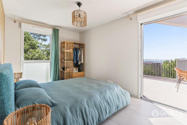 
                                                                                        Vente
                                                                                         Appartement dernier étage 4 pièces vue mer