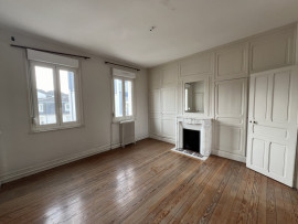 Location
Appartement deux pièce proche centre-ville, proche gare