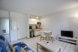 
                                                                                        Location
                                                                                         Appartement deux pièces avec jardin + parking