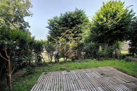 
                                                                                        Location
                                                                                         Appartement deux pièces avec jardin + parking