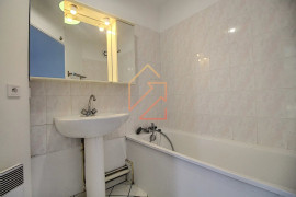 
                                                                                        Location
                                                                                         Appartement deux pièces avec jardin + parking