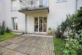 
                                                                                        Location
                                                                                         Appartement deux pièces avec jardin + parking