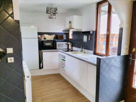 
                                                                                        Location
                                                                                         Appartement discret et pratique
