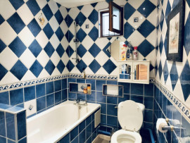 
                                                                                        Location
                                                                                         Appartement discret et pratique