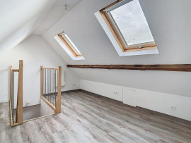 
                                                                                        Vente
                                                                                         APPARTEMENT DUPLEX AU PIED DES COMMERCES