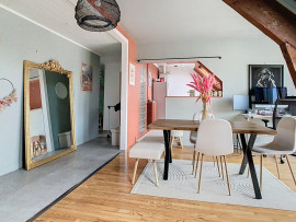 
                                                                                        Vente
                                                                                         APPARTEMENT DUPLEX AVEC CACHET ET BALCON EN CENTRE VILLE