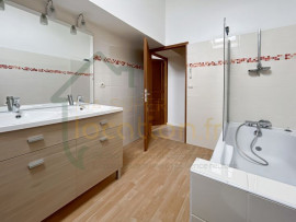 Location
Appartement en duplex dans résidence 130m2
