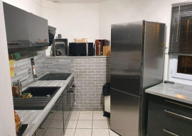 
                                                                                        Location
                                                                                         Appartement en plein centre ville de La Rochette