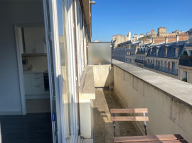 
                                                                                        Vente
                                                                                         Appartement étage élevé avec balcon - La Muette