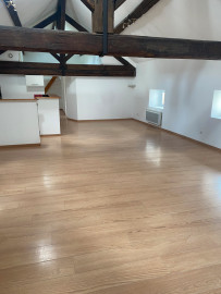 
                                                                                        Location
                                                                                         Appartement F3 lumineux de 100 m²