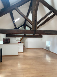 
                                                                                        Location
                                                                                         Appartement F3 lumineux de 100 m²