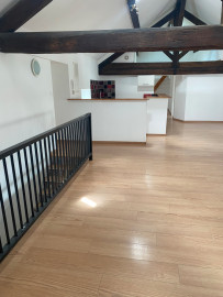 
                                                                                        Location
                                                                                         Appartement F3 lumineux de 100 m²