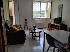 
                                                                                        Location
                                                                                         Appartement F3 meublé, très lumineux, bien équipé