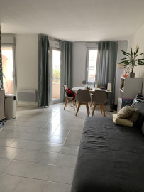 
                                                                                        Location
                                                                                         Appartement F3 rénové centre Saint Jean de Vedas
