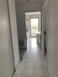 
                                                                                        Location
                                                                                         Appartement F3 rénové centre Saint Jean de Vedas