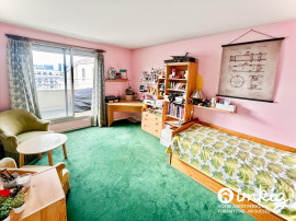
                                                                                        Vente
                                                                                         Appartement familial 4 pièces, dernier étage, vue