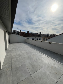 Vente
Appartement Familial de 5 Pièces à Valmy, Lyon 9ème, 2317€/mois*