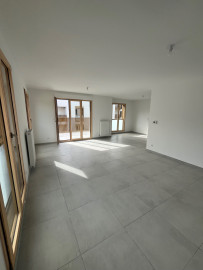 Vente
Appartement Familial de 5 Pièces à Valmy, Lyon 9ème, 2317€/mois*