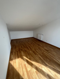 Vente
Appartement Familial de 5 Pièces à Valmy, Lyon 9ème, 2317€/mois*
