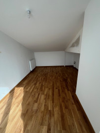 Vente
Appartement Familial de 5 Pièces à Valmy, Lyon 9ème, 2317€/mois*