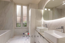 
                                                                                        Vente
                                                                                         Appartement familial - Pont de Neuilly