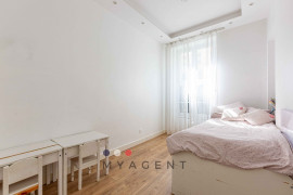 
                                                                                        Vente
                                                                                         Appartement familial - Pont de Neuilly