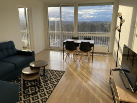 
                                                                                        Location
                                                                                         Appartement lumineux au dernier étage, belle vue.