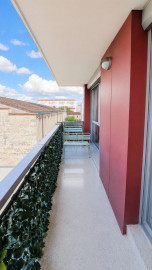 
                                                                                        Vente
                                                                                         Appartement lumineux avec balcon à Bordeaux