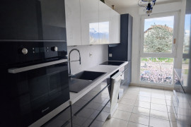 
                                                                                        Vente
                                                                                         Appartement lumineux avec balcon à Seynod