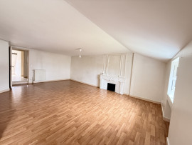 
                                                                                        Vente
                                                                                         Appartement lumineux avec cheminée au cœur de Nantes