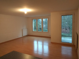 
                                                                                        Location
                                                                                         Appartement lumineux sud sur parc arboré