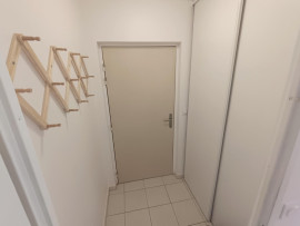 
                                                                                        Location
                                                                                         Appartement meublé 3 chambres, parking