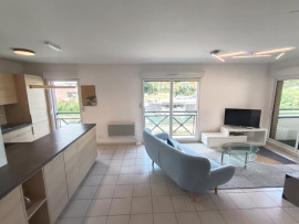 
                                                                                        Location
                                                                                         Appartement meublé 3 chambres, parking