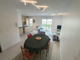 
                                                                                        Location
                                                                                         Appartement meublé 3 chambres, parking