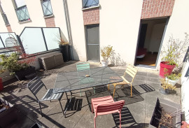 
                                                                                        Location
                                                                                         Appartement meublé 3 chambres, parking
