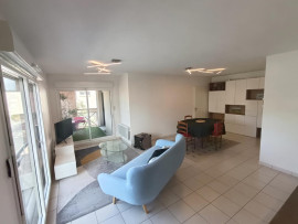 
                                                                                        Location
                                                                                         Appartement meublé 3 chambres, parking