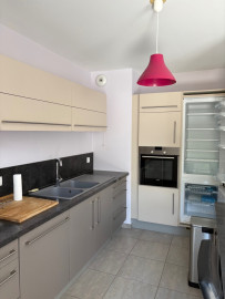 
                                                                                        Location
                                                                                         Appartement meublé 73 m2 Garage & Terrasse